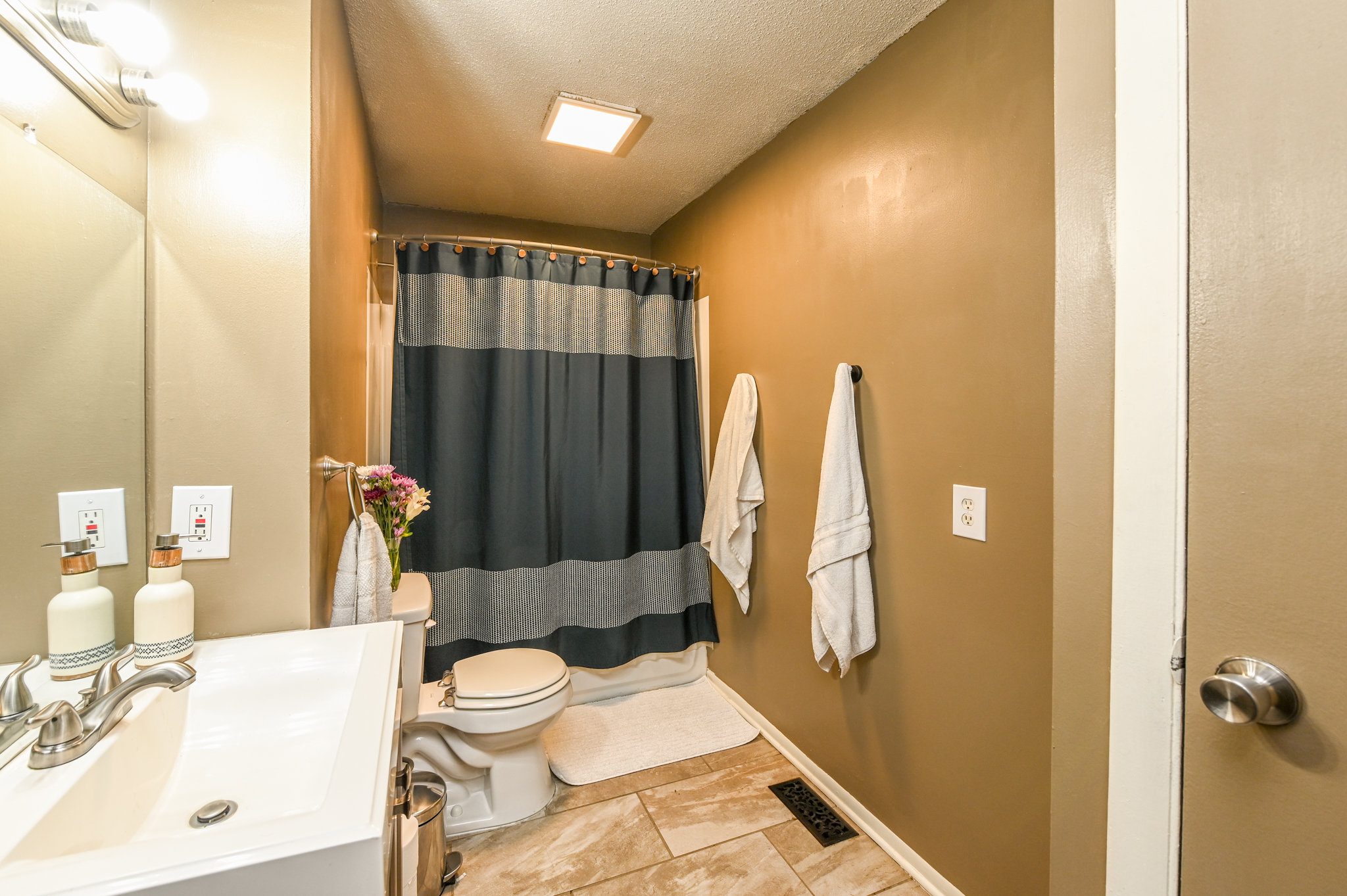 Updated full bathroom