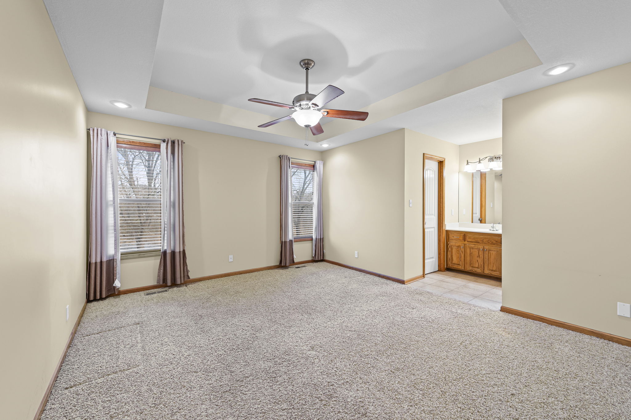 Private primary suite with tray ceiling