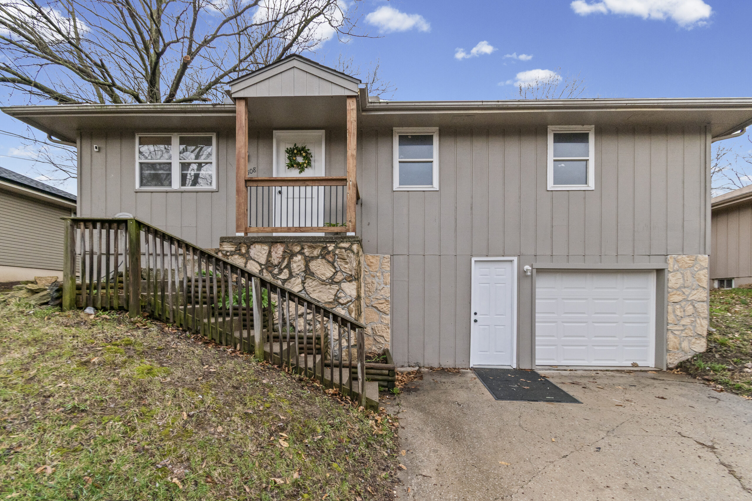 Updated Northland split-level on a 0.22-acre lot