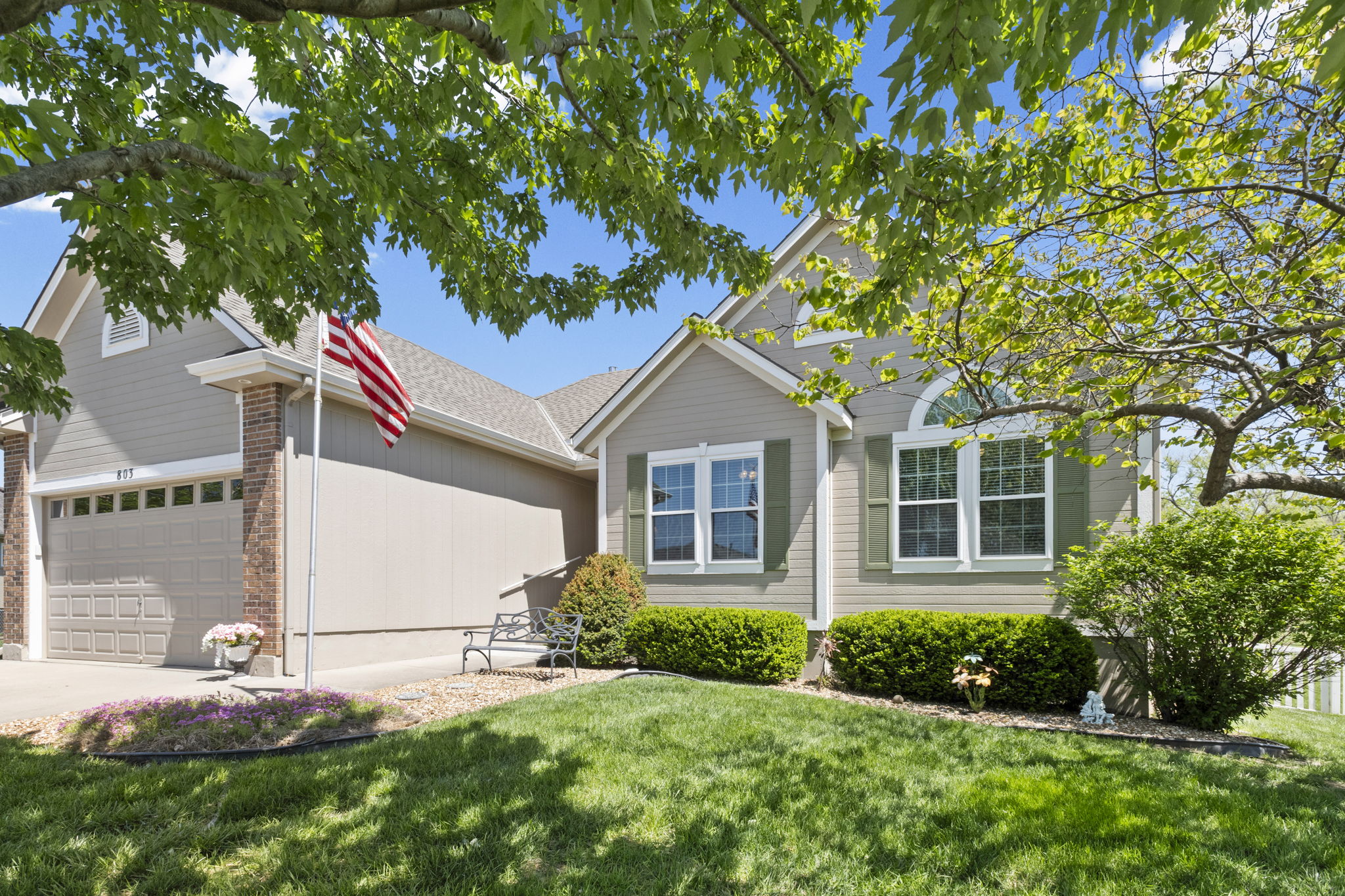 803 Cindy Lane Raymore MO — exterior and front yard