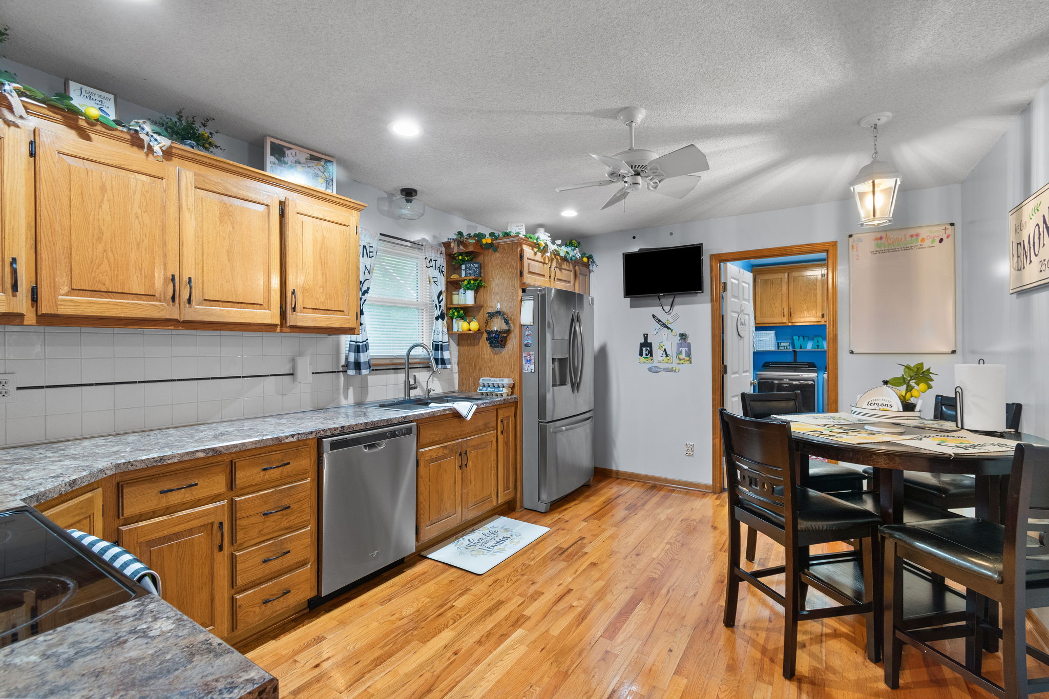 Eat-in kitchen with reverse-osmosis drinking water
