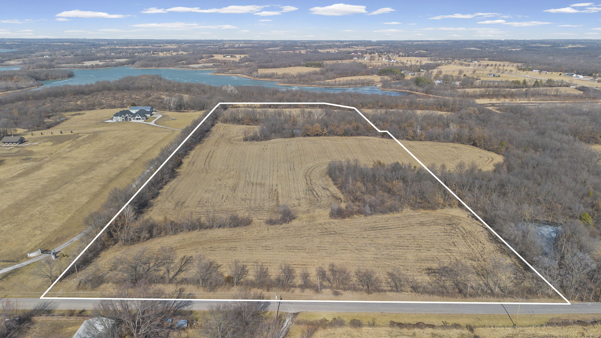 26.3 acres outlined, with Smithville Lake beyond the tree line