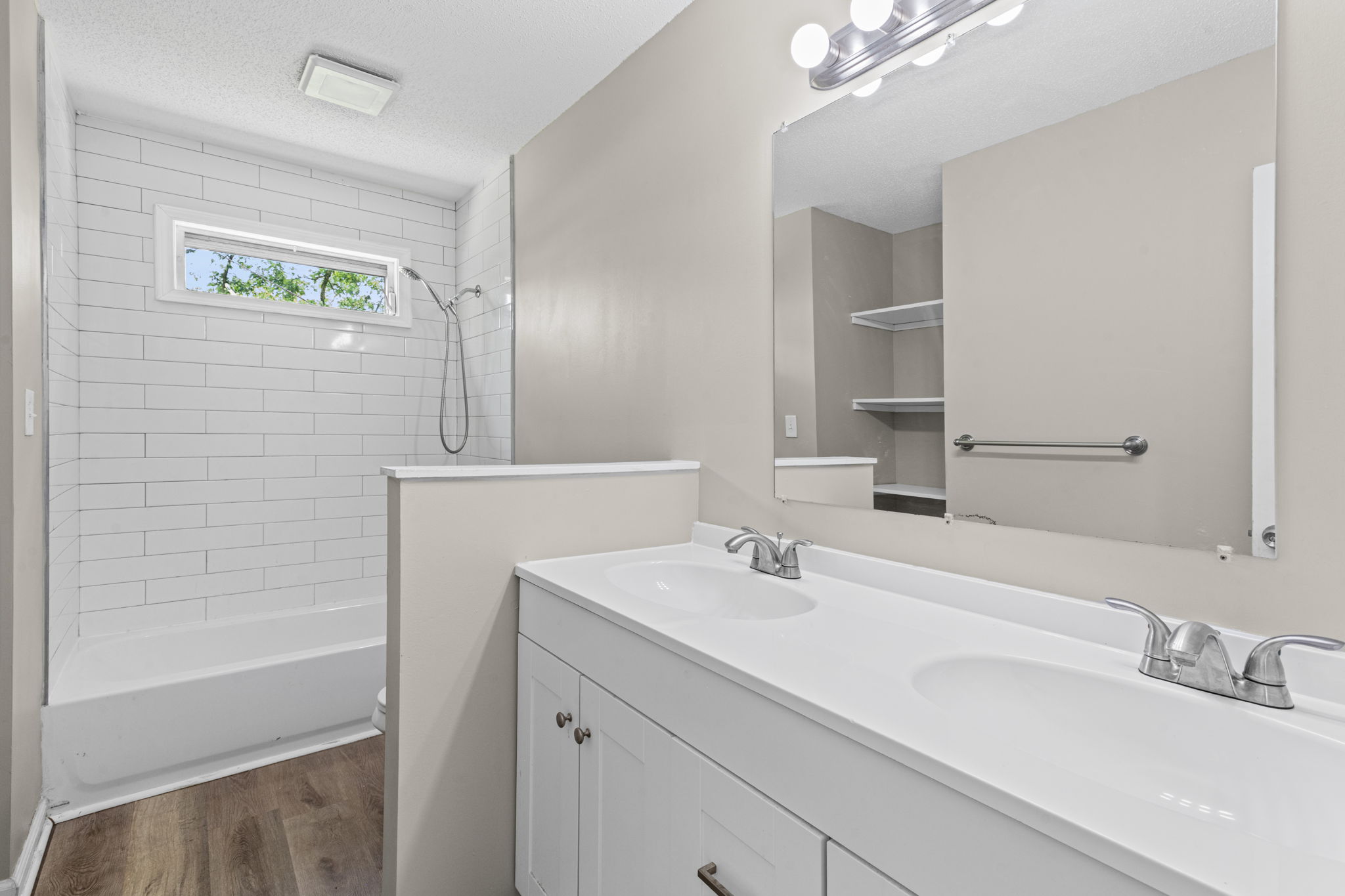 Updated full bathroom