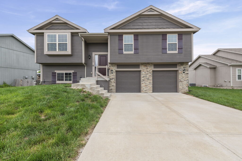 Front exterior of 11907 N Tracy Avenue, a 2019-built split-entry in Fairfield, Kansas City