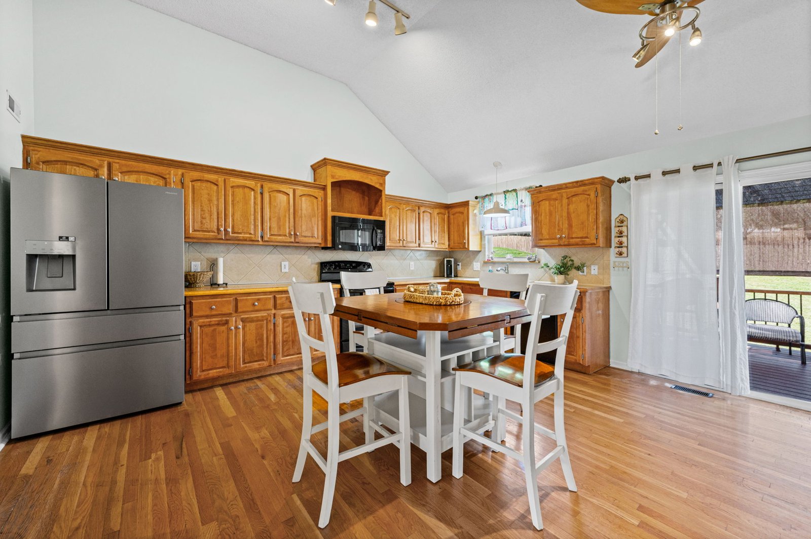 Eat-in kitchen at 1700 Debrah Drive, Kearney MO