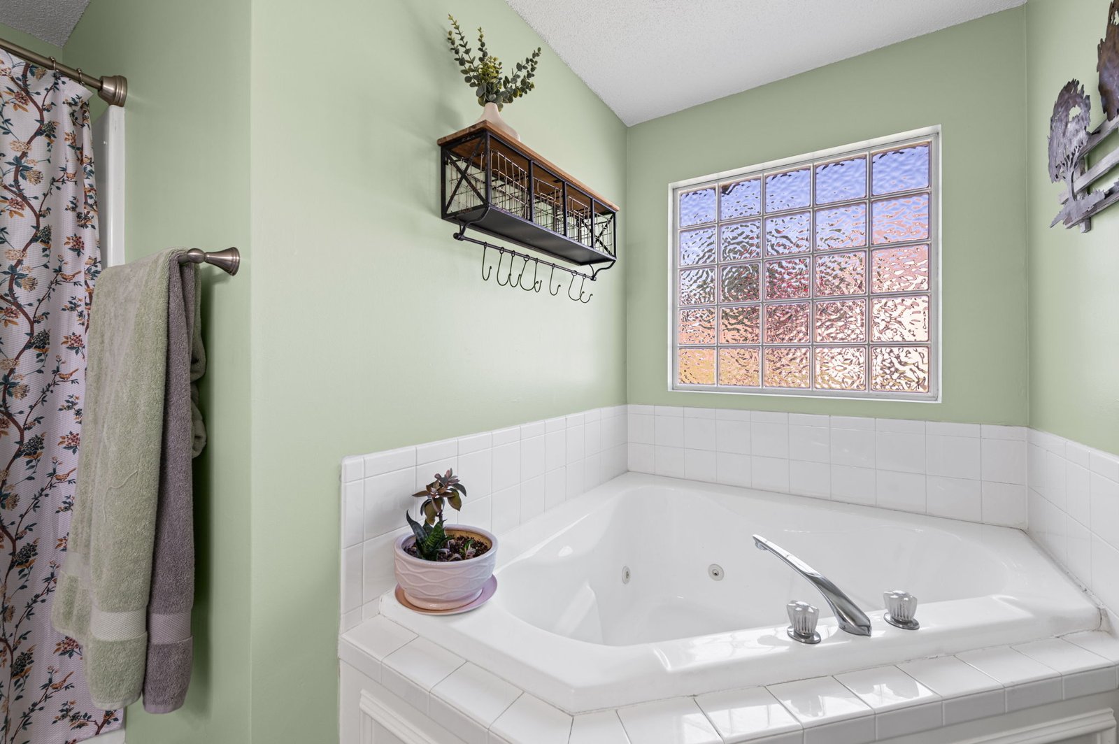 Primary bath with soaking tub